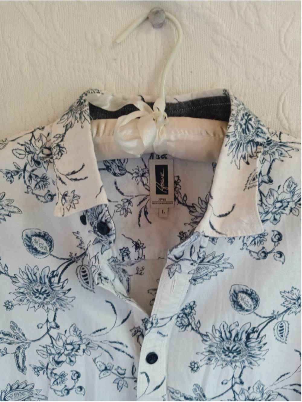 Howe Casual Button Down Shirt, Size L, White and Blue Floral breezy lightweight - Picture 2 of 8